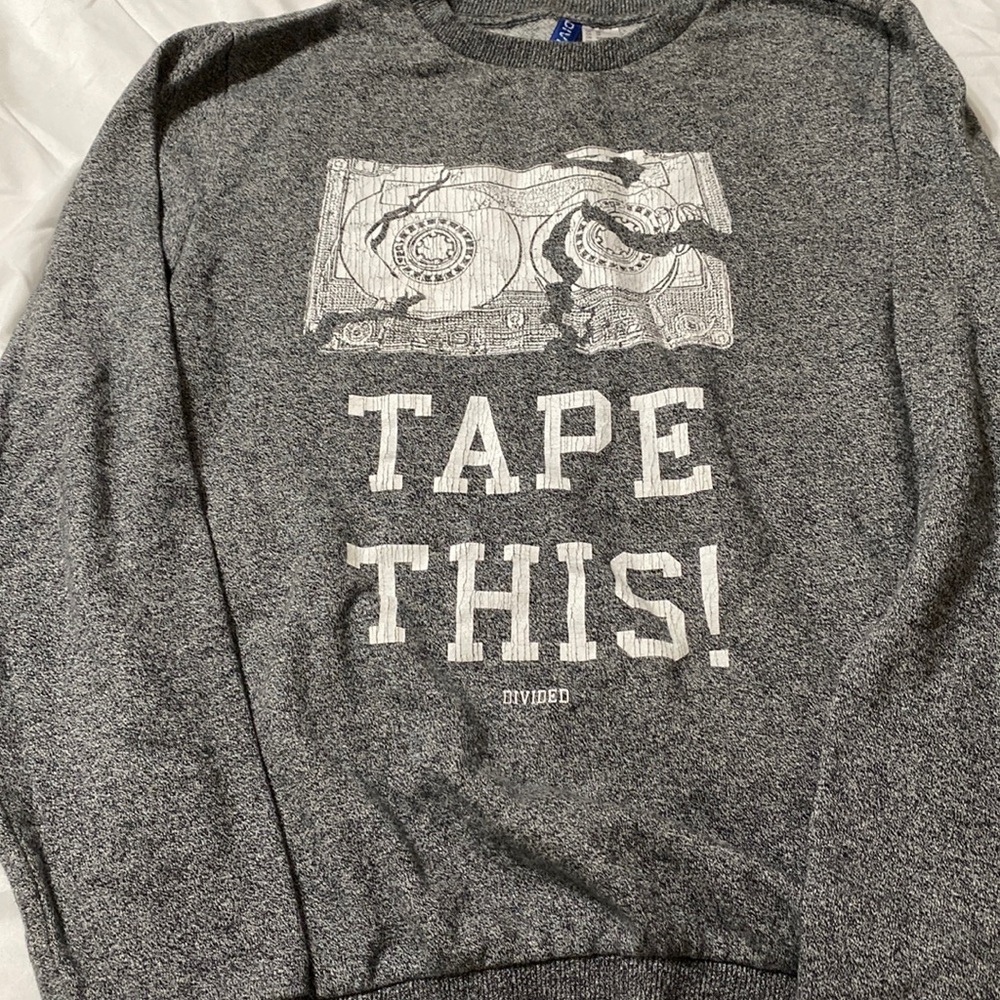 H&M sweater size xs (runs a little big)